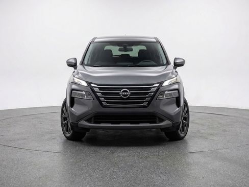 Used 2025 Nissan Rogue SV image 2