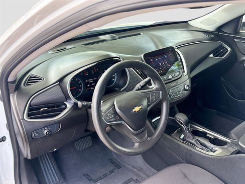 Used 2024 Chevrolet Malibu LT FWD image 9