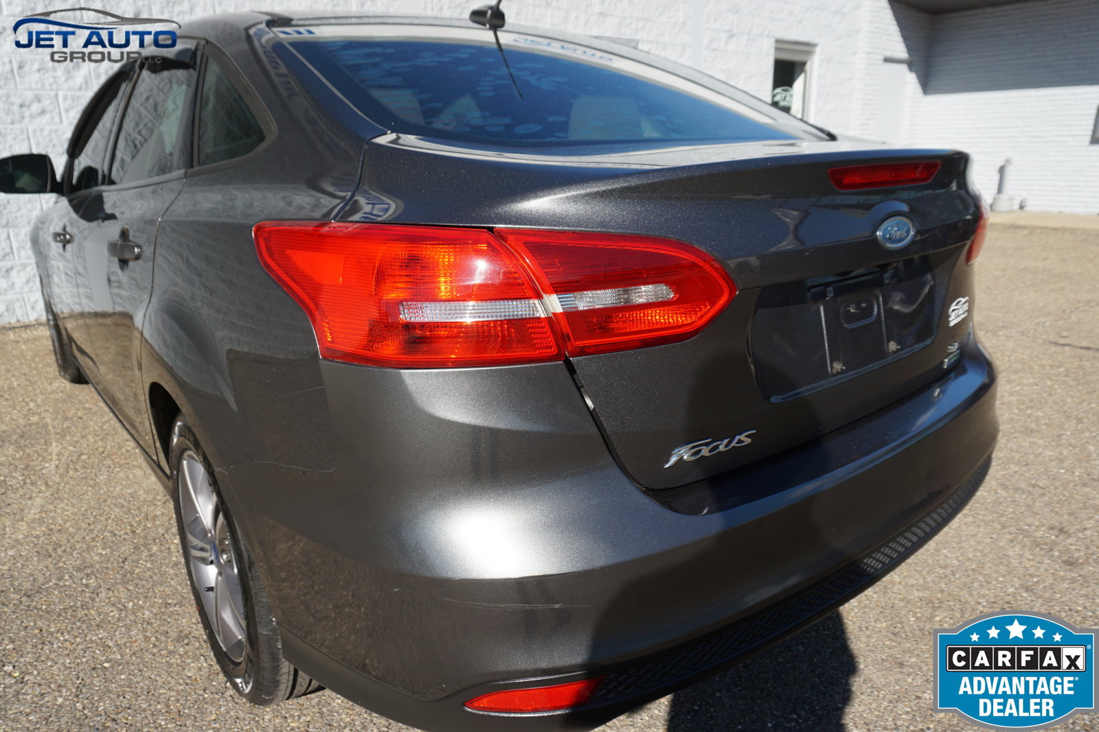 Used 2018 Ford Focus SE w/ SE Appearance Package FWD image 9