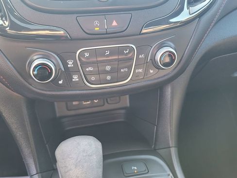 Used 2023 Chevrolet Equinox RS FWD image 22