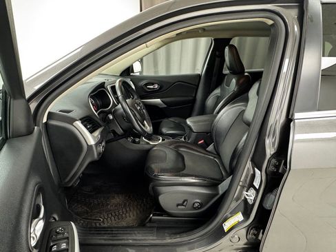 Used 2018 Jeep Cherokee Latitude Plus image 10