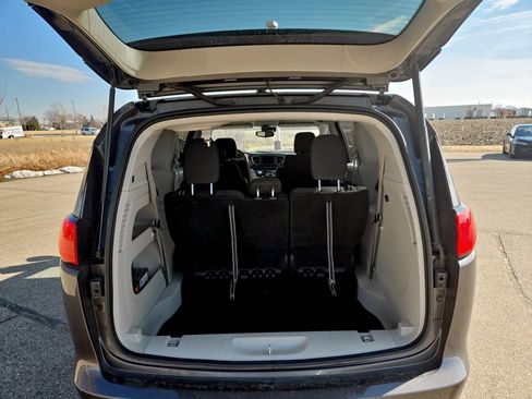 Used 2023 Chrysler Voyager LX image 28