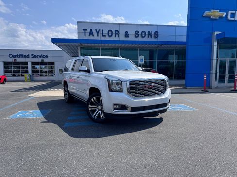 Used 2019 GMC Yukon XL Denali w/ Denali Ultimate Package AWD/4WD image 1