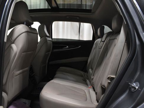Used 2023 Lincoln Nautilus Reserve AWD/4WD image 5
