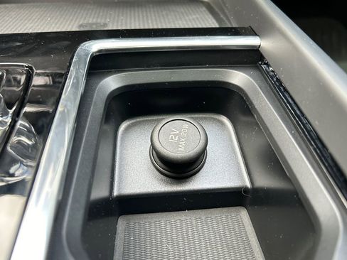 New 2026 Volvo XC60 B5 Ultra w/ Protection Package Premier image 22