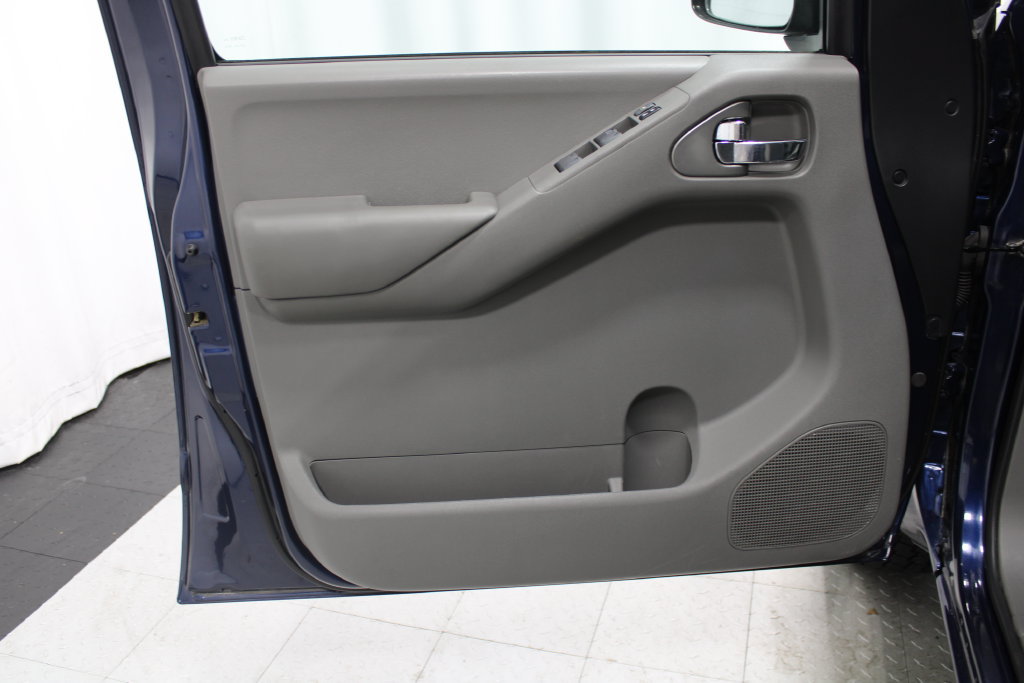 Used 2011 Nissan Frontier SV w/ SV Premium Utility Pkg RWD image 11