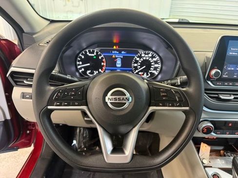 Used 2022 Nissan Altima 2.5 SV image 19