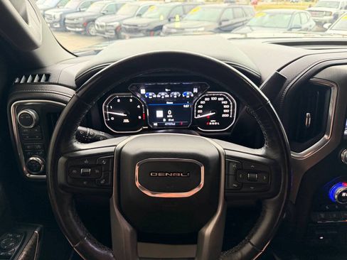 Used 2022 GMC Sierra 2500 Denali w/ Denali Black Diamond Edition AWD/4WD image 19