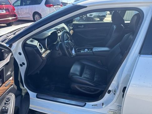 Used 2017 Nissan Maxima Platinum FWD image 10