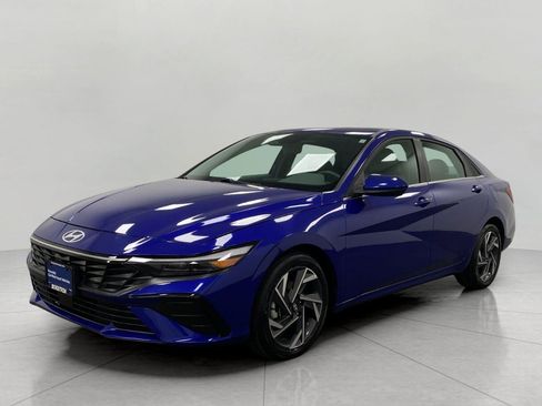 Certified 2025 Hyundai Elantra SEL FWD image 8
