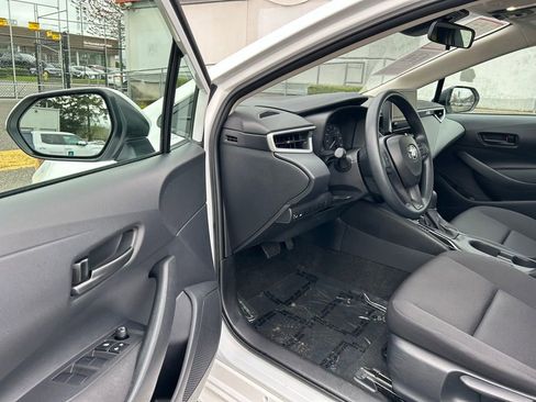 Certified 2025 Toyota Corolla LE image 9