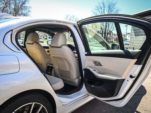 Used 2020 BMW 330i xDrive Sedan w/ Convenience Package image 14