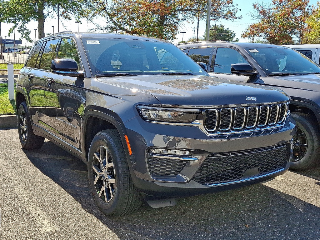 New 2025 Jeep Grand Cherokee Limited AWD/4WD image 2