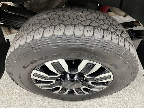 Used 2025 GMC Sierra 3500 Denali Ultimate AWD/4WD image 17
