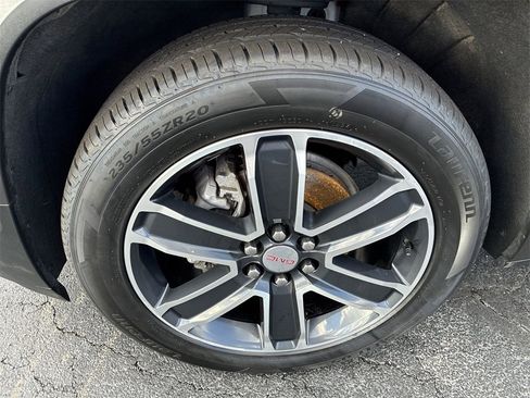 Used 2022 GMC Acadia SLT w/ Preferred Package image 10