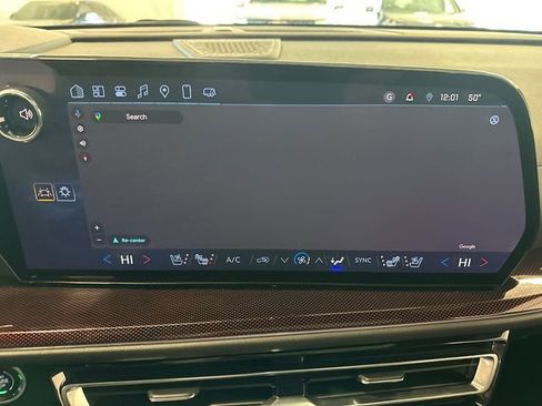 Used 2024 Chevrolet Traverse RS image 17