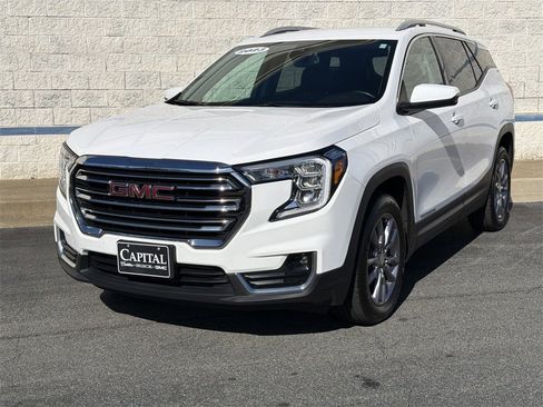 Used 2023 GMC Terrain SLT image 3