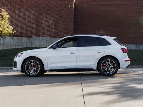 Used 2024 Audi SQ5 Prestige w/ Prestige Package image 6