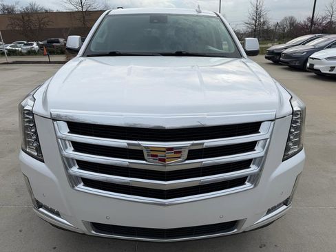 Used 2020 Cadillac Escalade ESV Luxury image 2
