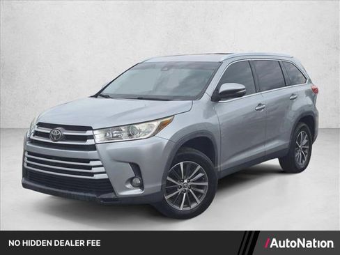 Used 2019 Toyota Highlander XLE FWD image 1