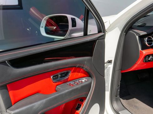 Used 2023 Bentley Bentayga image 71