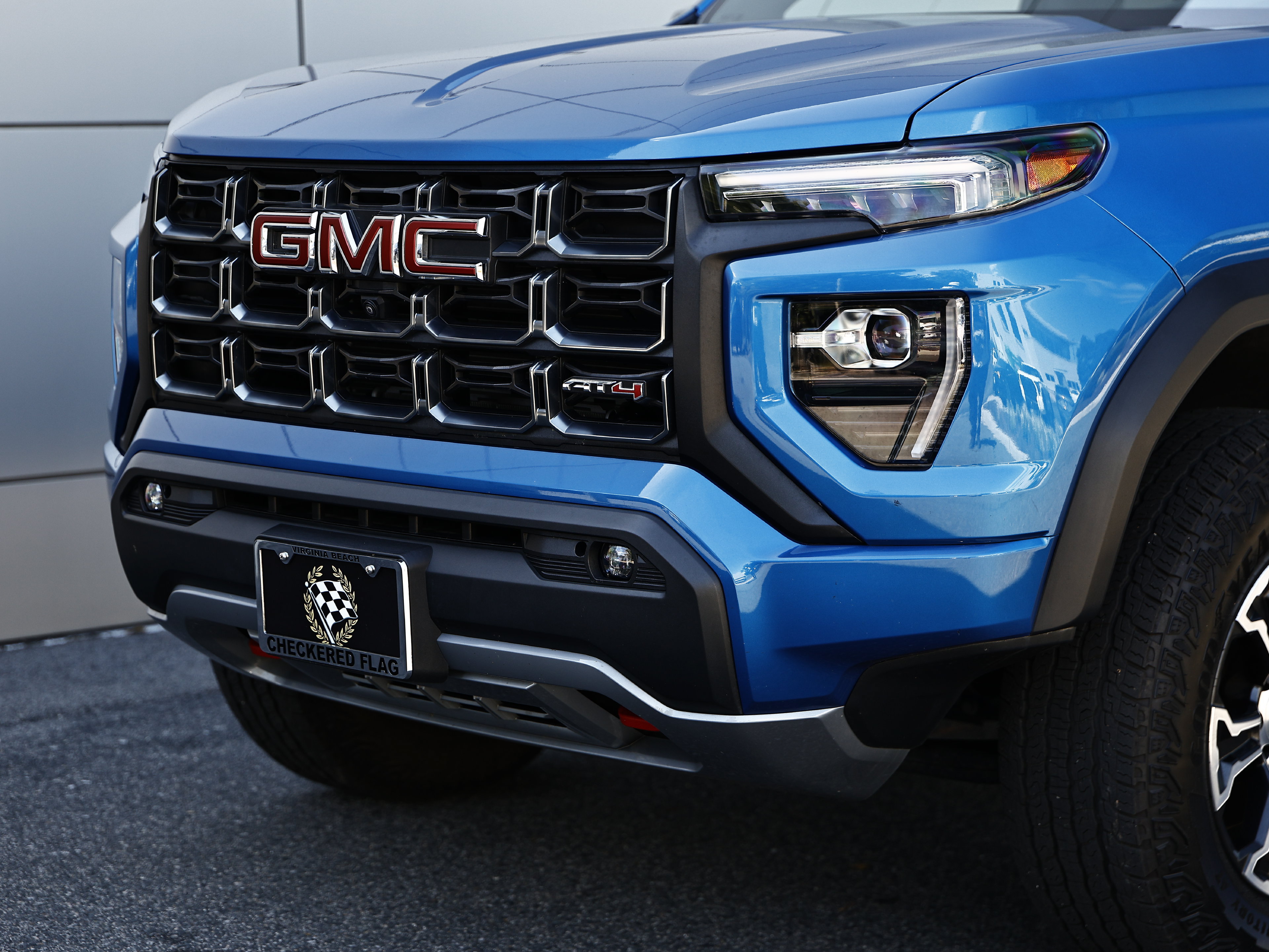 Used 2023 GMC Canyon AT4 w/ AT4 Premium Package AWD/4WD image 2