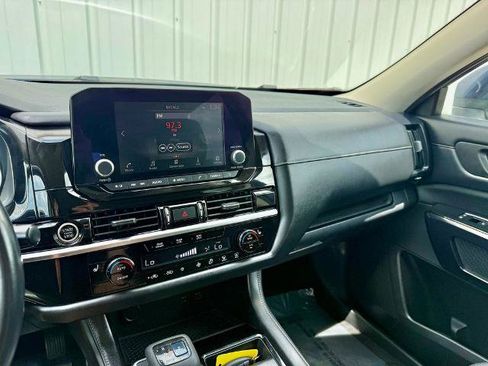 Used 2022 Nissan Pathfinder SV AWD/4WD image 22