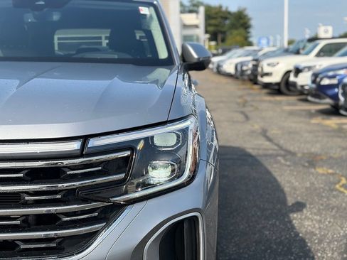 Used 2024 Volkswagen Atlas SEL AWD/4WD image 4