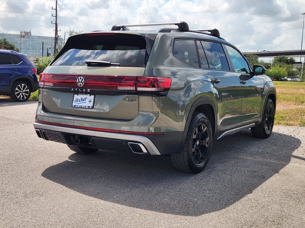 Used 2024 Volkswagen Atlas Peak Edition SEL AWD/4WD image 3