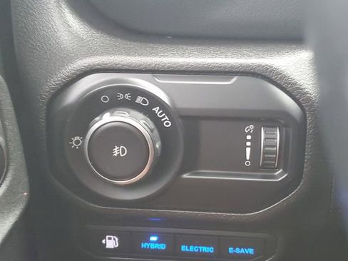 Used 2023 Jeep Wrangler Unlimited Sahara image 12