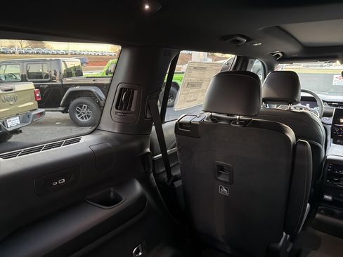 New 2025 Jeep Grand Cherokee L Limited image 14