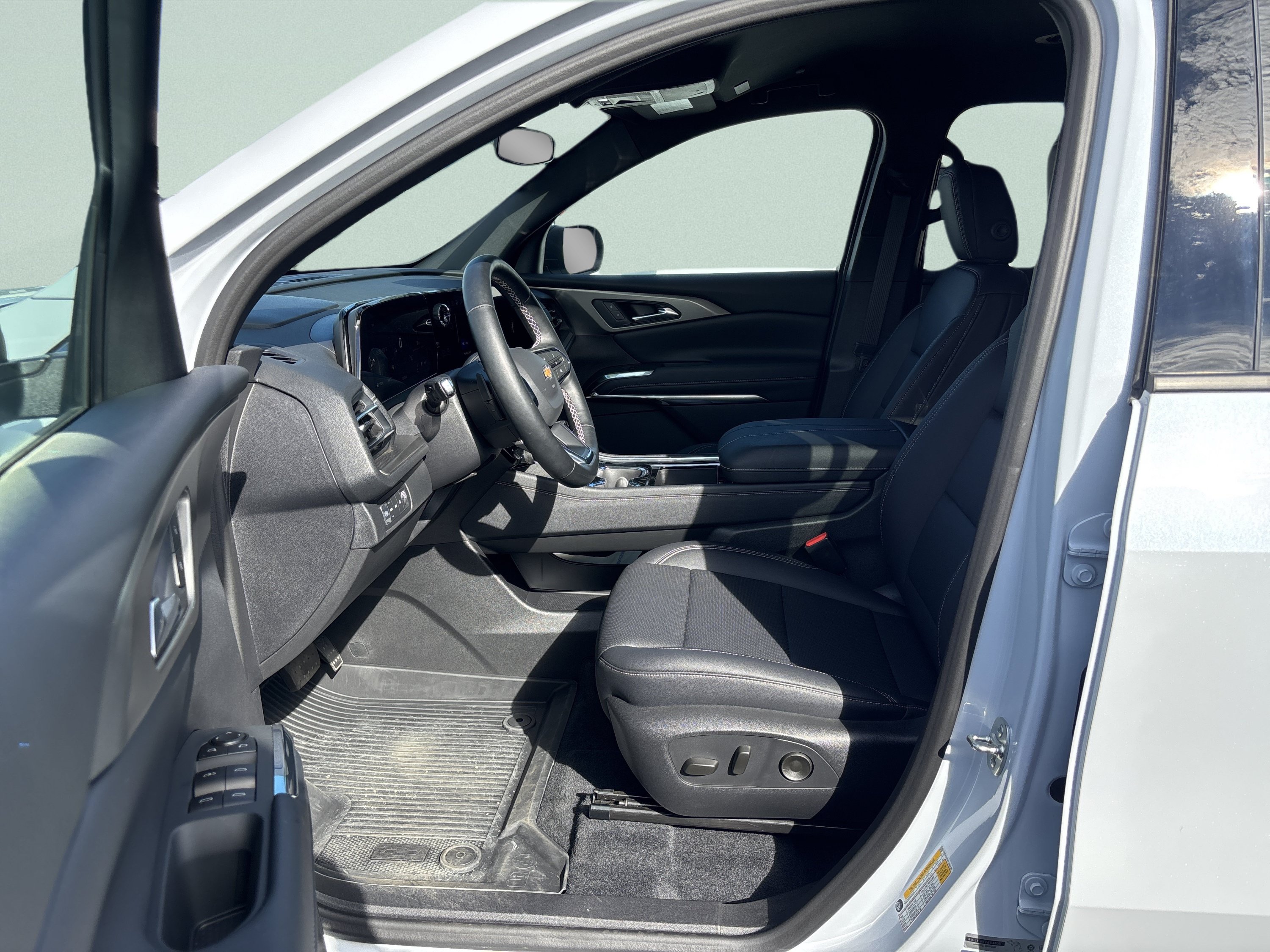Used 2026 Chevrolet Traverse LT w/ LPO, Floor Liner Package AWD/4WD image 12