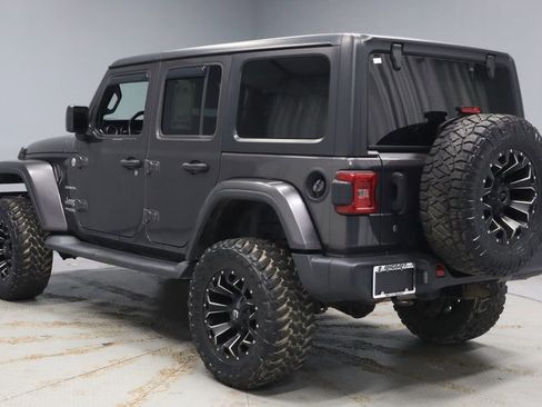 Used 2018 Jeep Wrangler Unlimited Sahara w/ Cold Weather Group image 9
