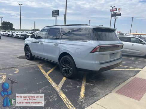 Used 2025 Lincoln Navigator L Reserve w/ Jet Appearance Package AWD/4WD image 3
