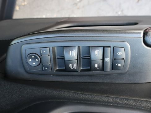 Used 2019 Jeep Cherokee Trailhawk AWD/4WD image 27