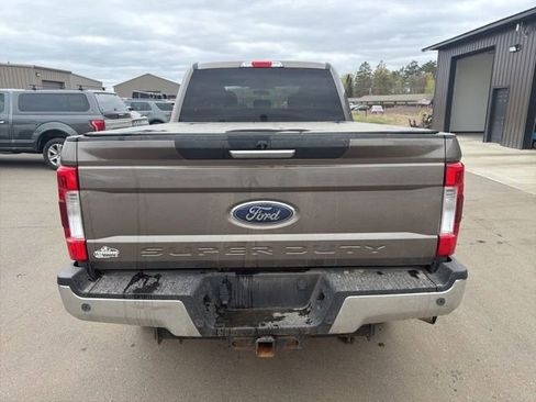 Used 2018 Ford F250 XLT w/ XLT Premium Package AWD/4WD image 4