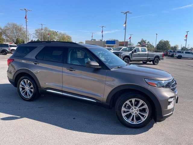 Used 2021 Ford Explorer XLT w/ Equipment Group 202A RWD image 2