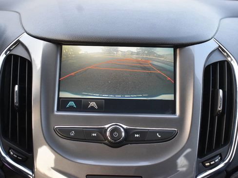 Used 2017 Chevrolet Cruze LT image 24