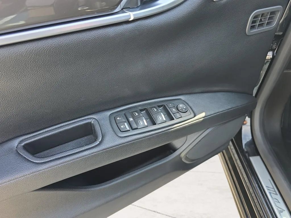 Used 2017 Maserati Ghibli RWD image 11