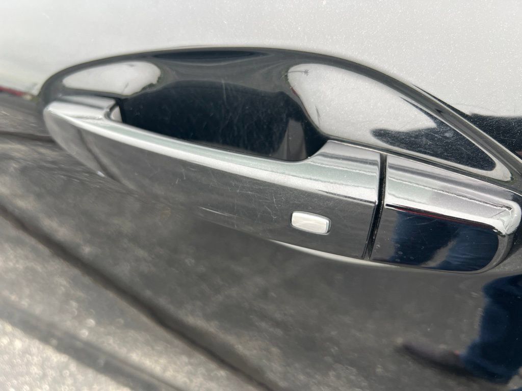 Used 2018 Chevrolet Impala LT FWD image 5