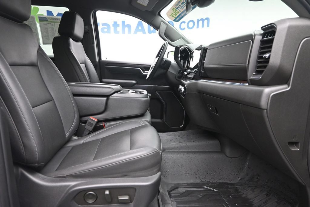Used 2023 GMC Sierra 1500 SLT AWD/4WD image 9