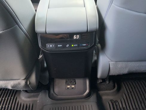 Used 2021 Toyota Highlander XLE AWD/4WD image 42