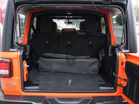Used 2023 Jeep Wrangler Unlimited w/ Convenience Group AWD/4WD image 4