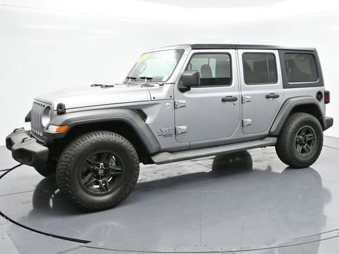 Used 2019 Jeep Wrangler Unlimited Sport S image 3