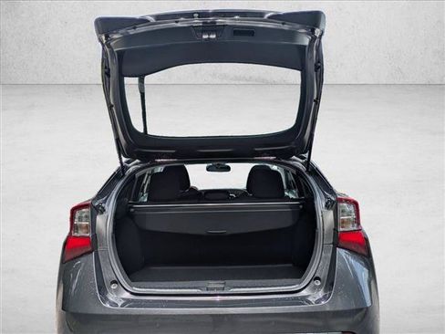Used 2022 Toyota Prius LE FWD image 6
