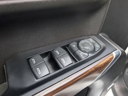Used 2022 Chevrolet Silverado 1500 High Country w/ Technology Package AWD/4WD image 17