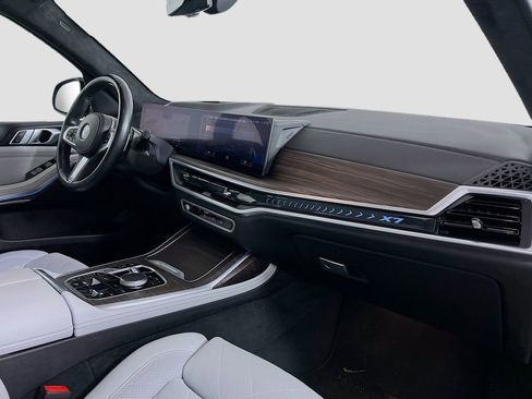Used 2023 BMW X7 xDrive40i w/ M Sport Package image 31