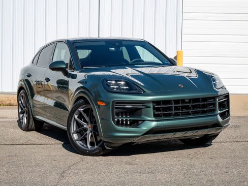 New 2026 Porsche Cayenne GTS image 9