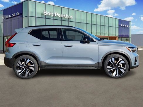 Used 2023 Volvo XC40 B5 Ultimate image 23