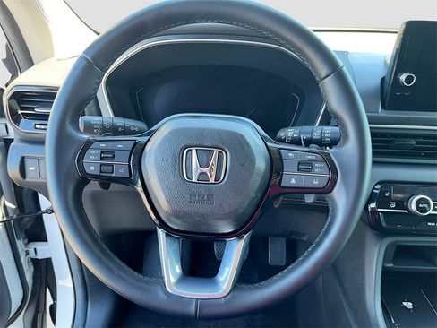 Used 2024 Honda Pilot EX-L image 11